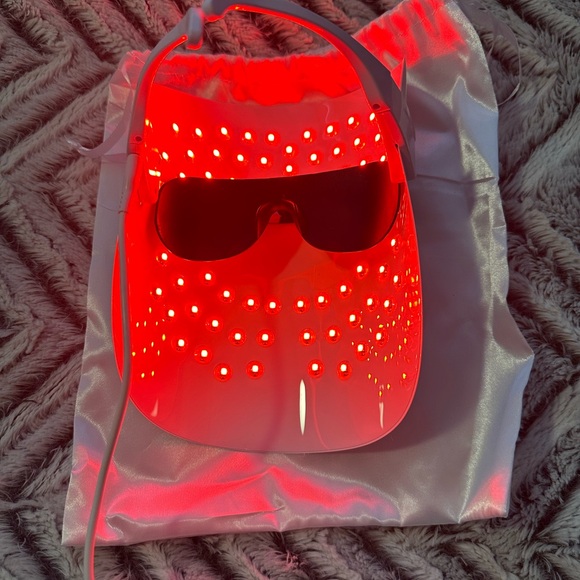 White LED Face Mask - Picture 4 of 7